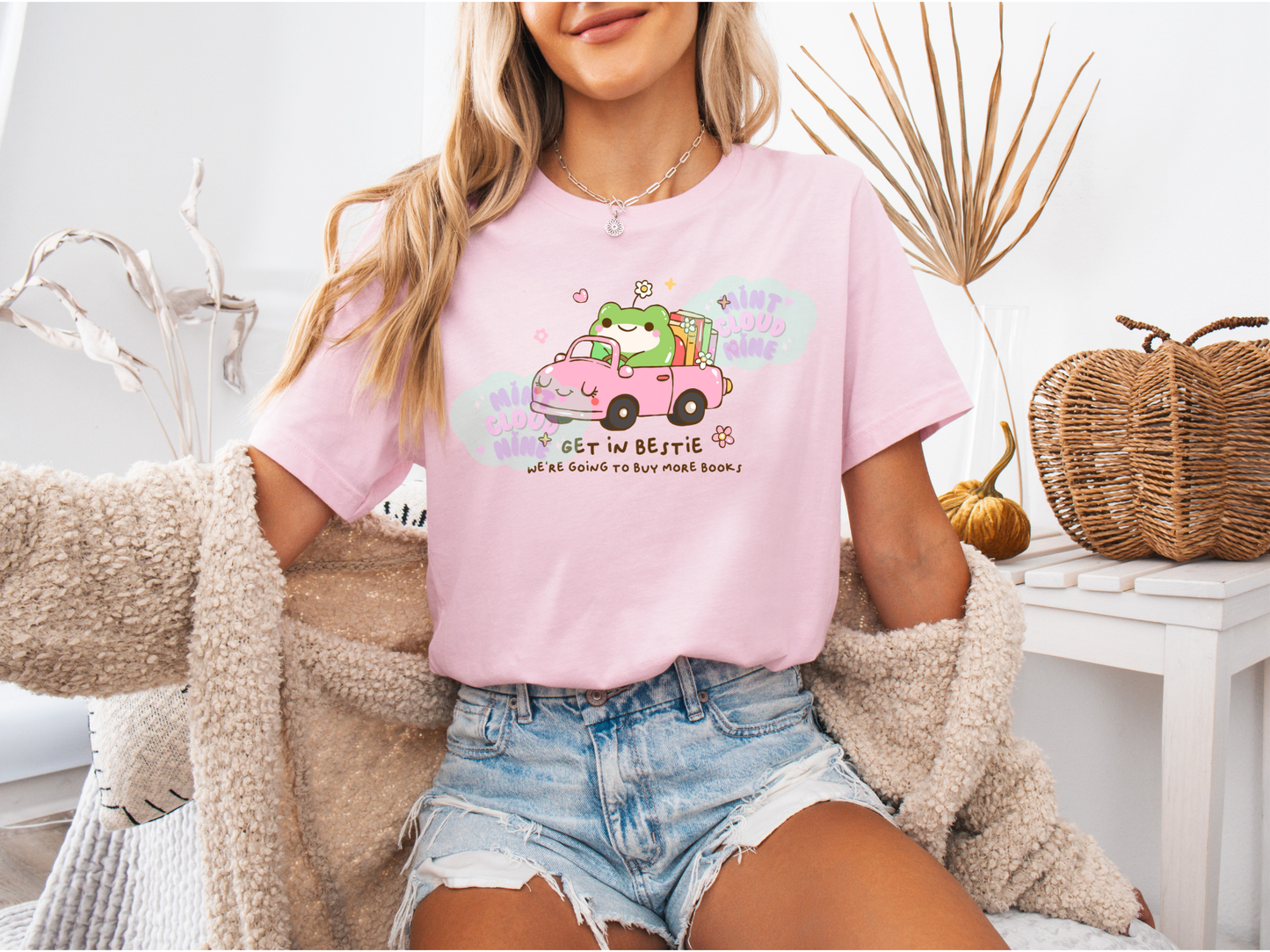 T-SHIRT - BOOKISH FROG